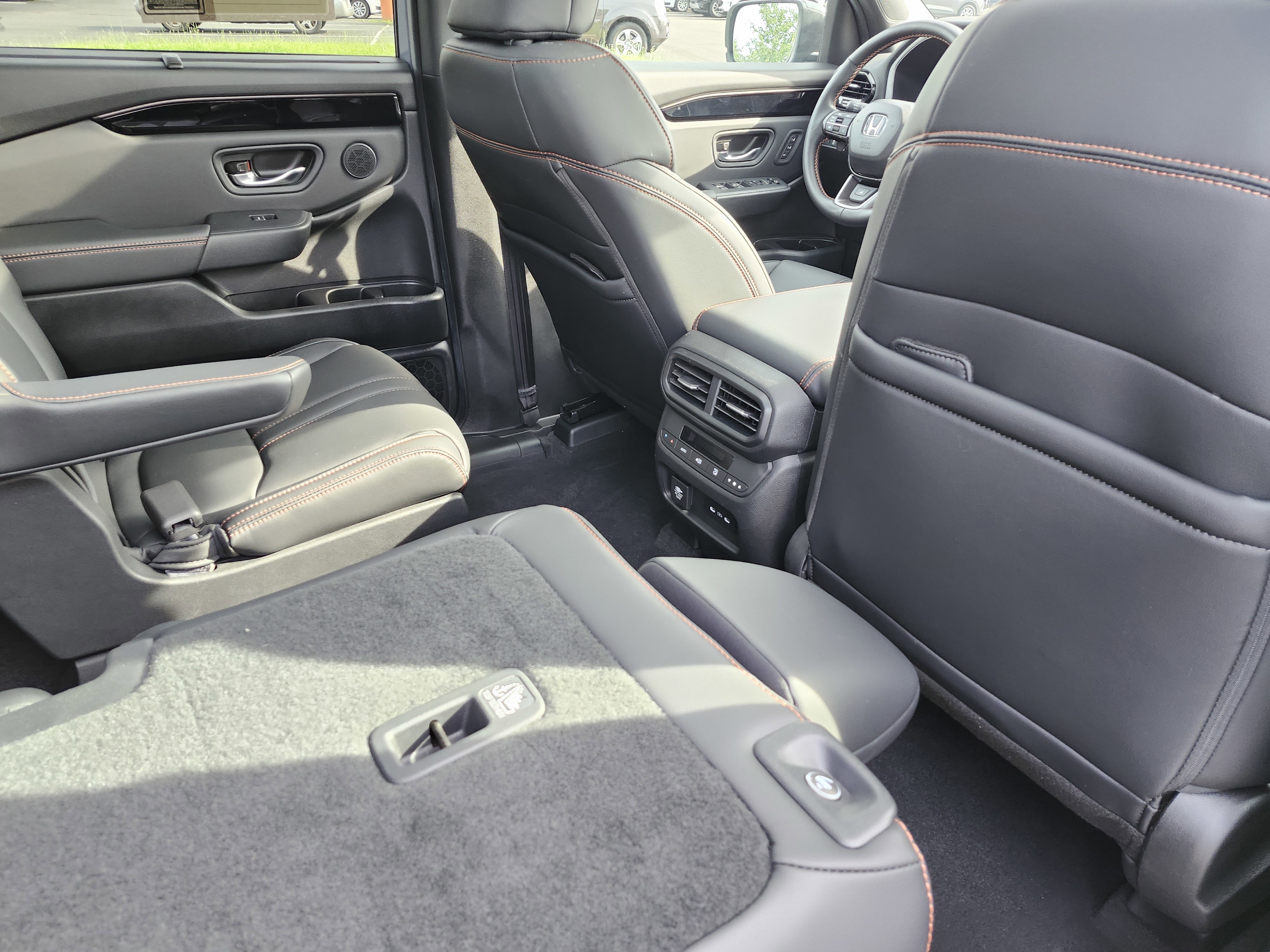Used 2025 Honda Pilot TrailSport image 22