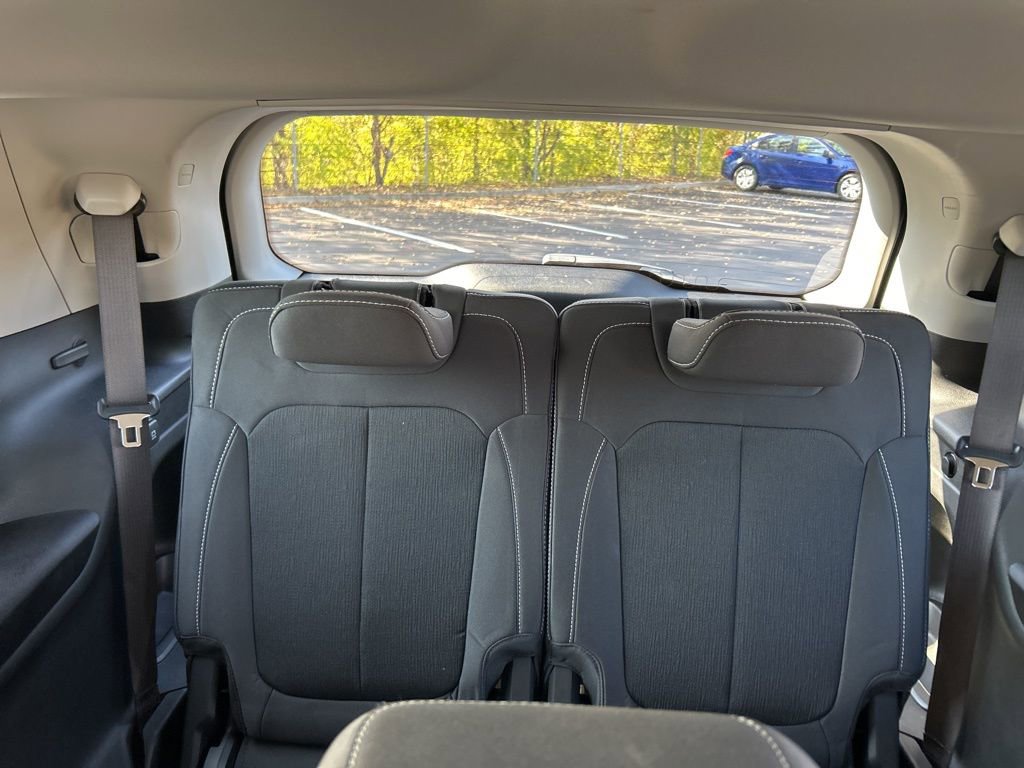 Used 2022 Jeep Grand Cherokee L Laredo w/ Luxury Tech Group I image 33