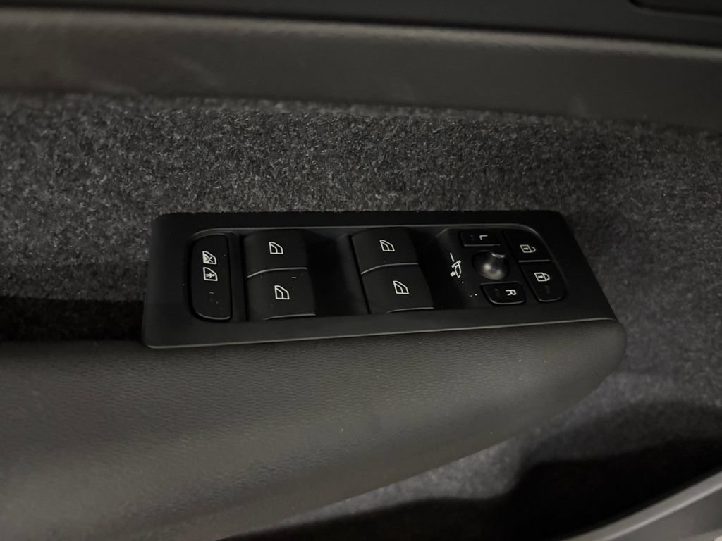 Certified 2023 Volvo C40 P8 Recharge Ultimate AWD/4WD image 13