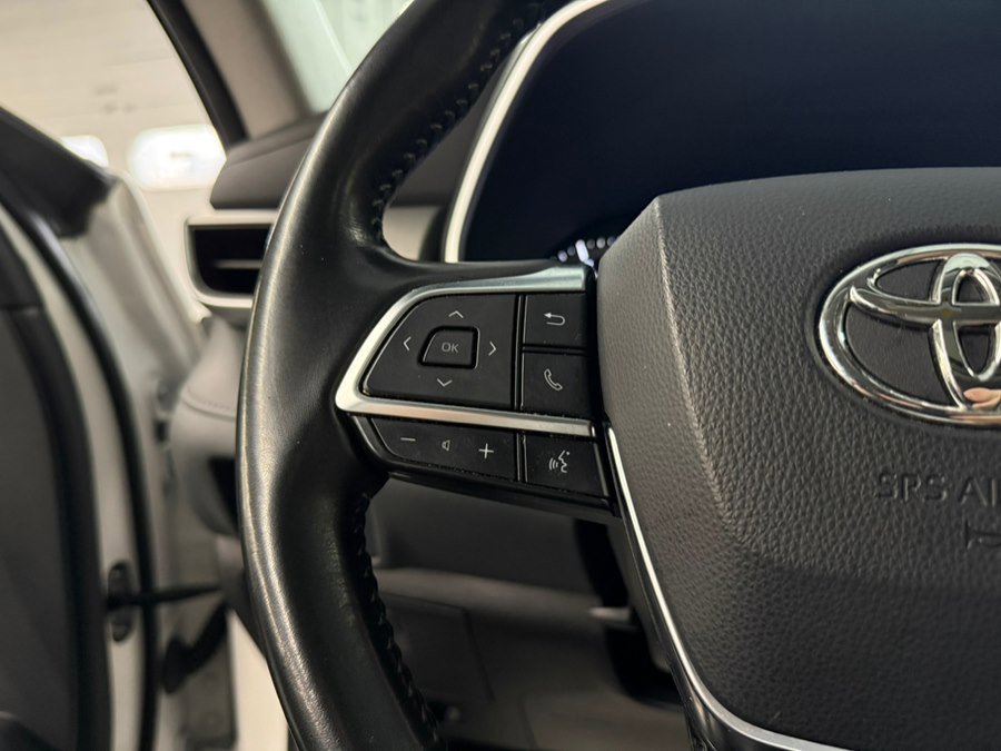 Used 2021 Toyota Highlander XLE AWD/4WD image 29
