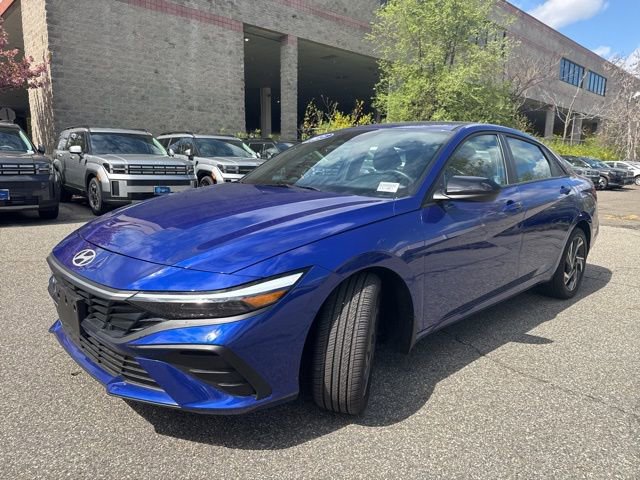 Used 2025 Hyundai Elantra Sport FWD image 3