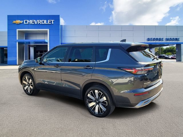 Used 2025 Mitsubishi Outlander SE FWD image 3
