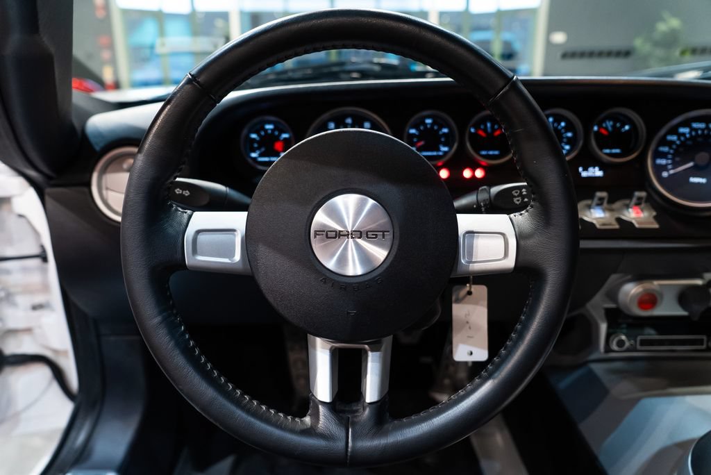 Used 2005 Ford GT RWD image 5
