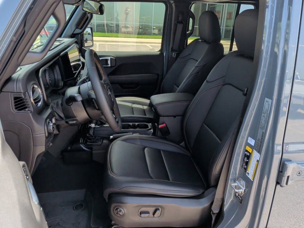 Used 2024 Jeep Gladiator Sport AWD/4WD image 12
