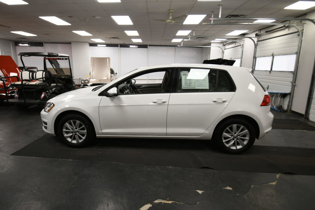 Used 2017 Volkswagen Golf S image 5