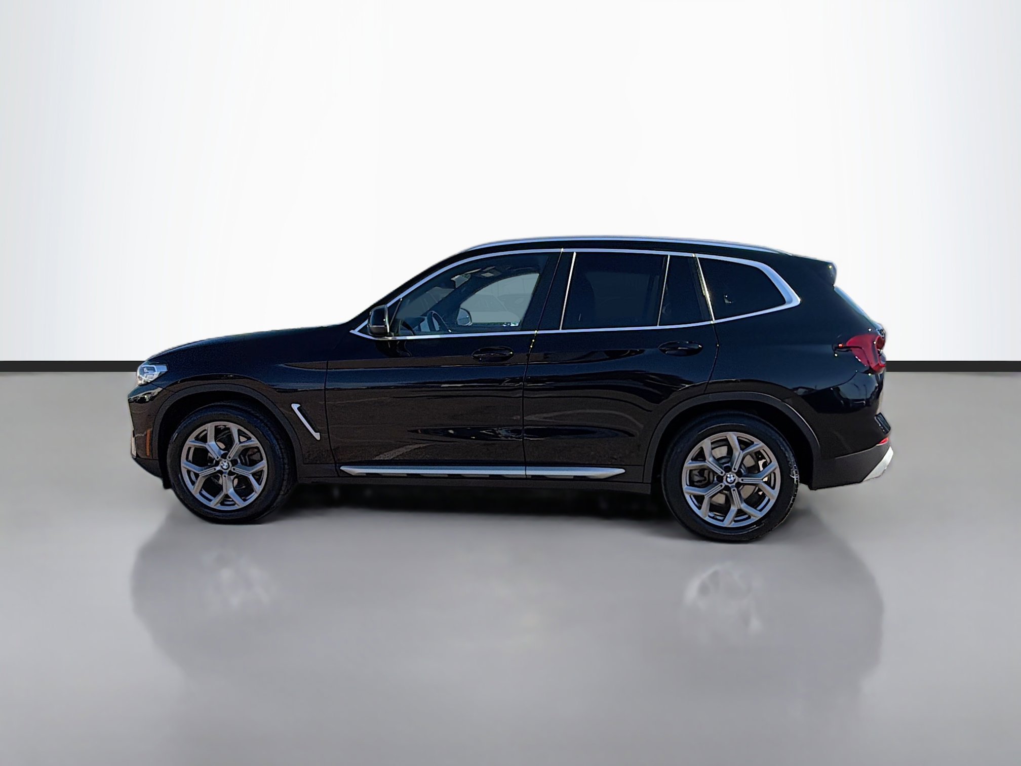 Used 2023 BMW X3 sDrive30i w/ Premium Package w/ZPA image 6