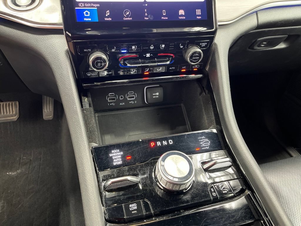 Used 2022 Jeep Grand Cherokee Overland w/ Luxury Tech Group IV AWD/4WD image 25