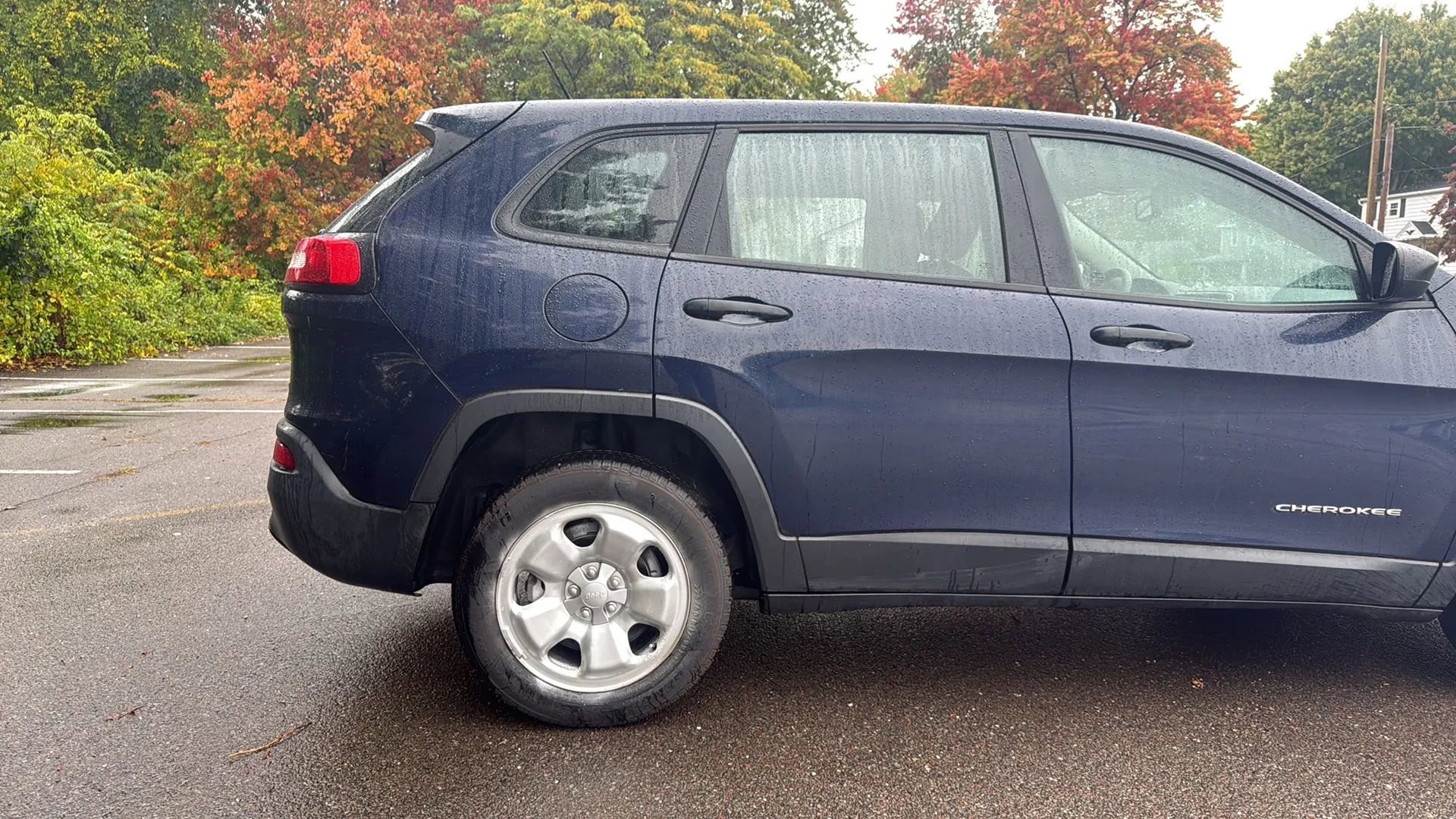 Used 2014 Jeep Cherokee Sport image 10