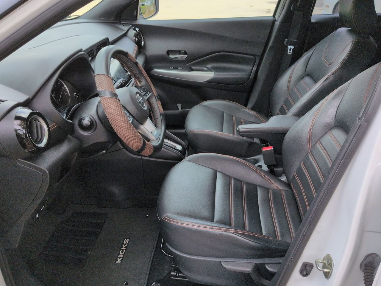 Used 2020 Nissan Kicks SR w/ SR Premium Package FWD image 19