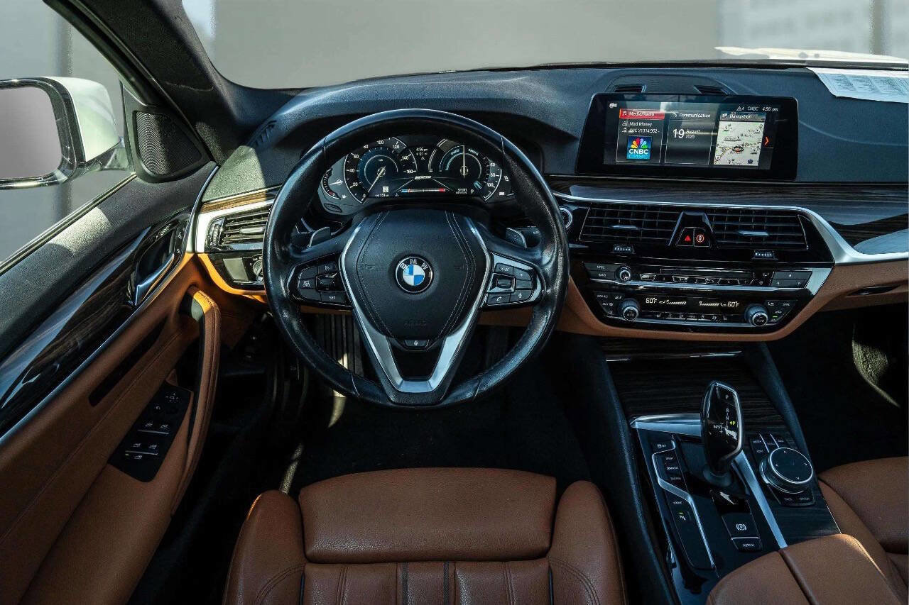 Used 2019 BMW 530e xDrive w/ Convenience Package image 14