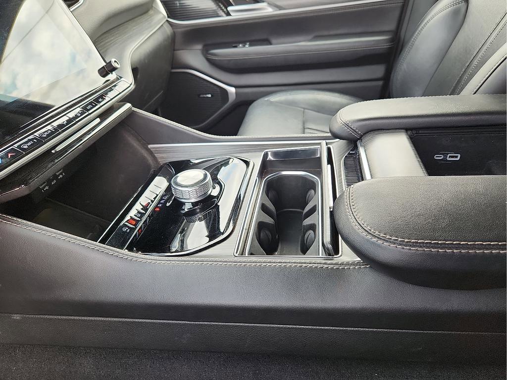 Used 2024 Jeep Wagoneer Series II w/ Flexible Seating Group image 22