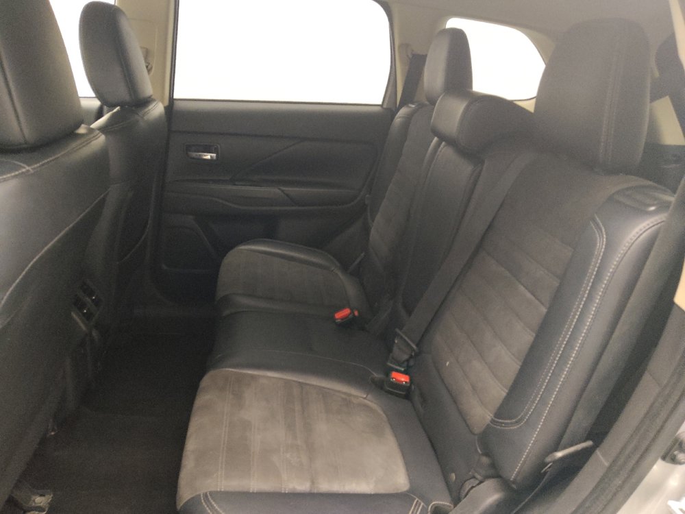 Used 2019 Mitsubishi Outlander SE image 18