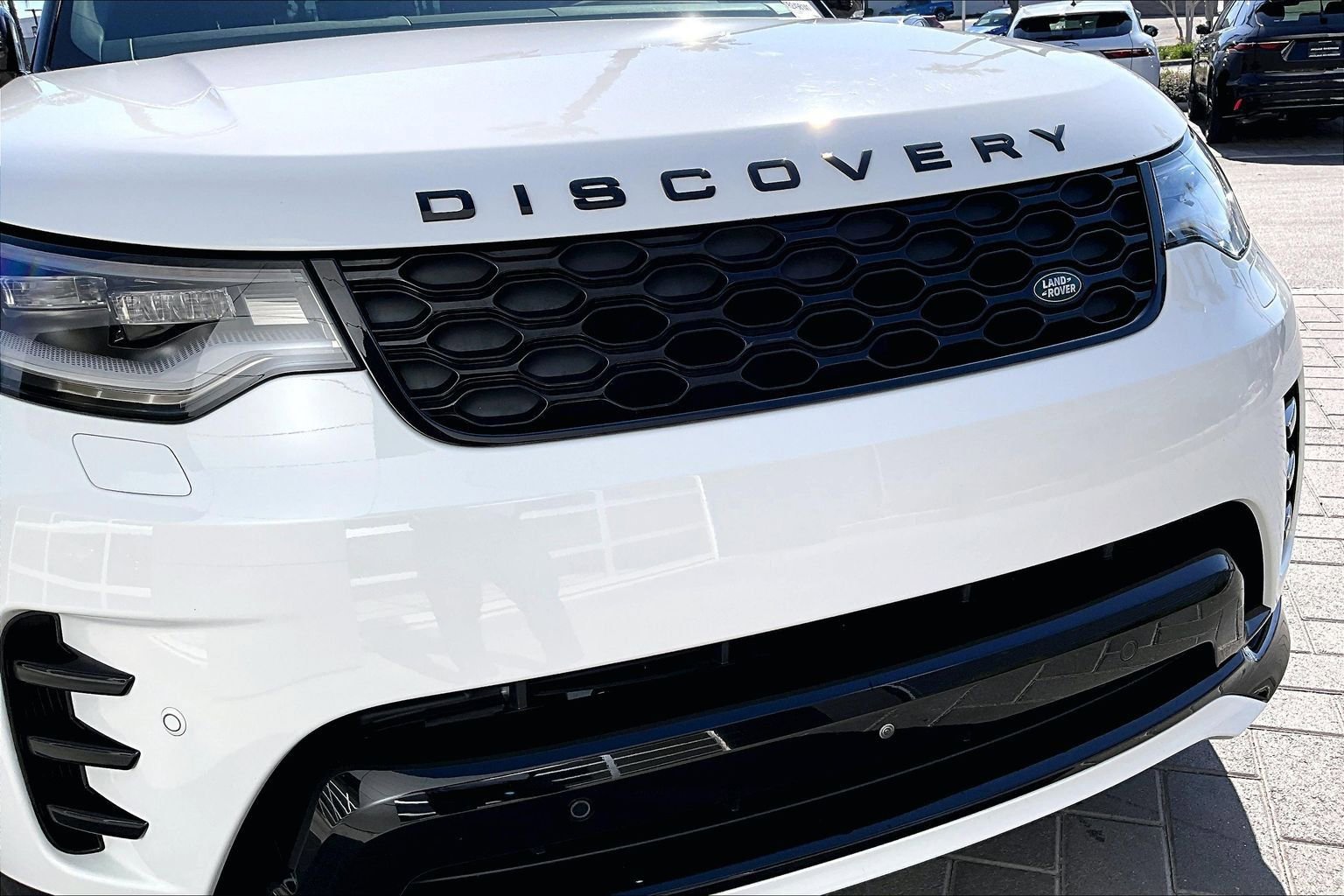 Used 2024 Land Rover Discovery Dynamic SE image 30