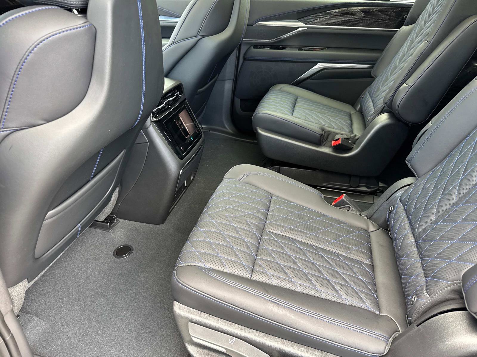 New 2026 Cadillac Escalade IQ Sport 1 w/ LPO, ONYX Package image 15