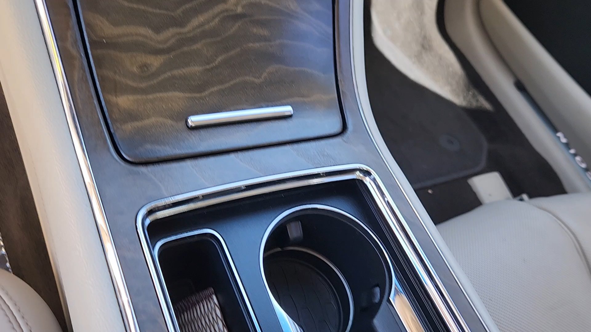 Used 2018 Lincoln Continental Reserve AWD/4WD image 38