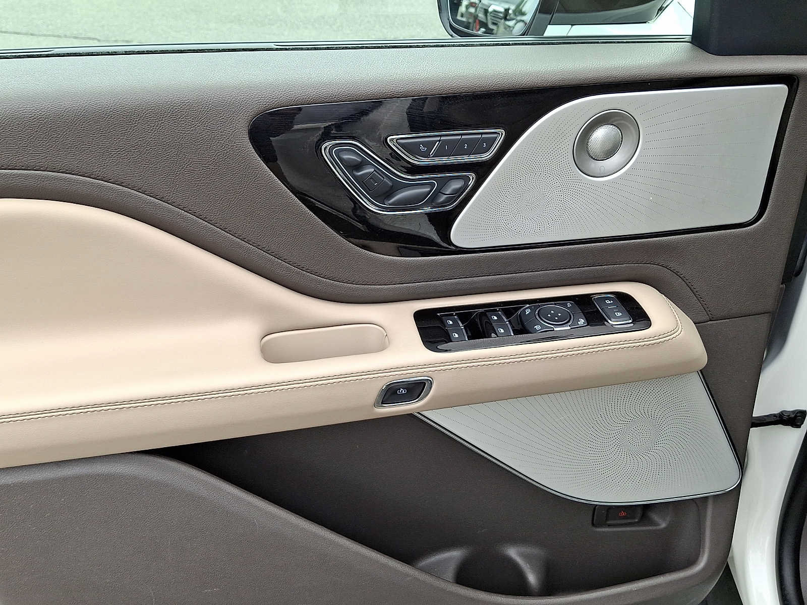 Used 2022 Lincoln Aviator Reserve AWD/4WD image 12