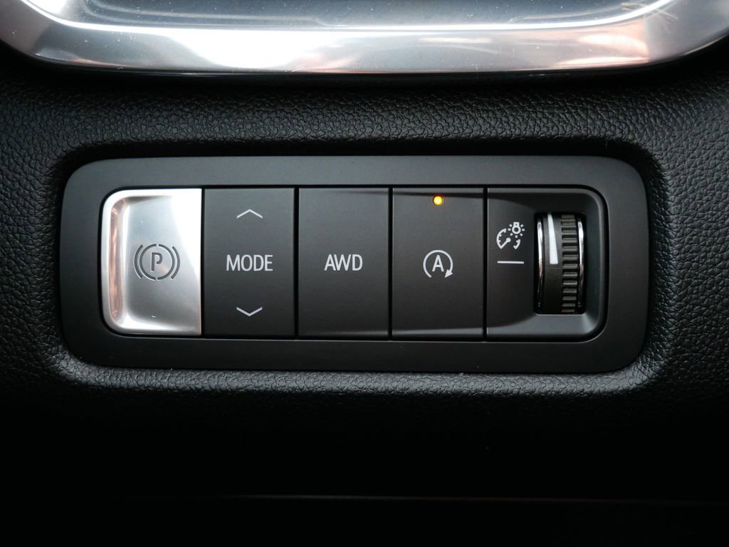 Used 2025 GMC Acadia Elevation image 22