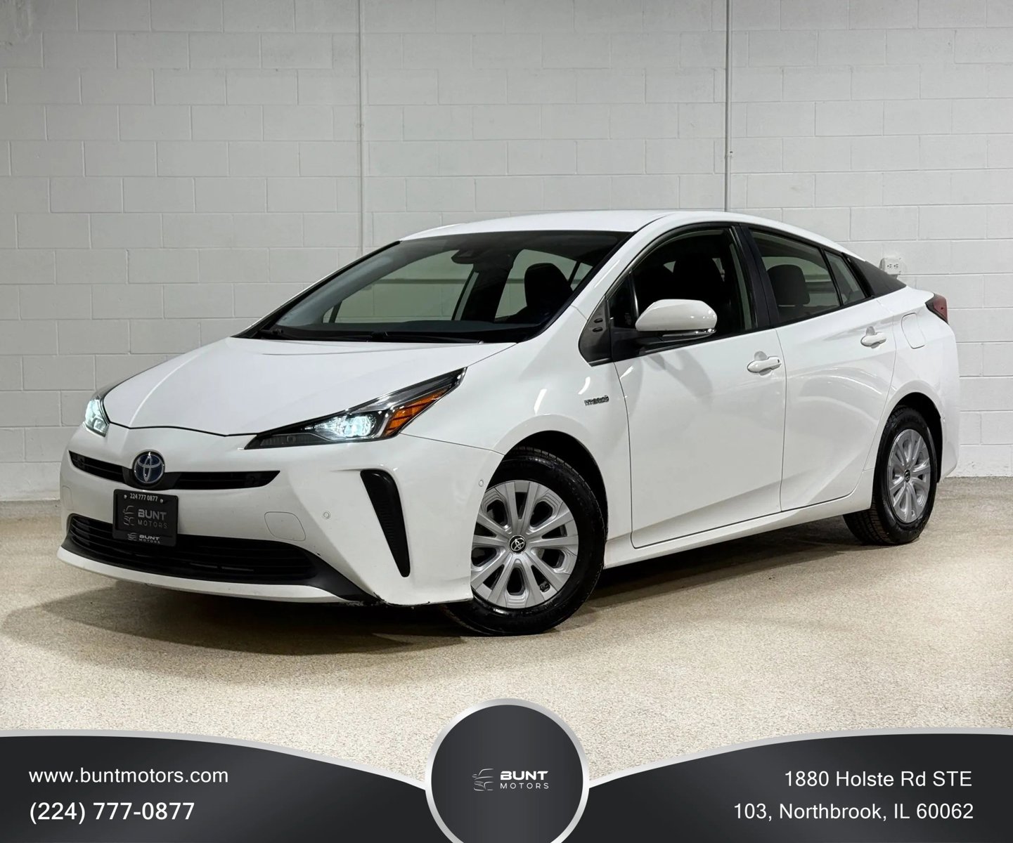 Used 2021 Toyota Prius LE image 1