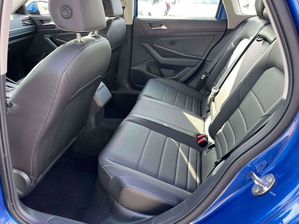 Used 2024 Volkswagen Jetta SE image 5