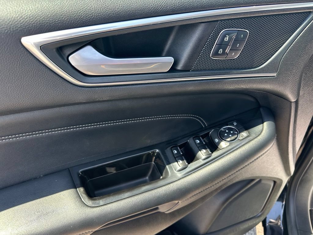 Used 2018 Ford Edge Titanium AWD/4WD image 11