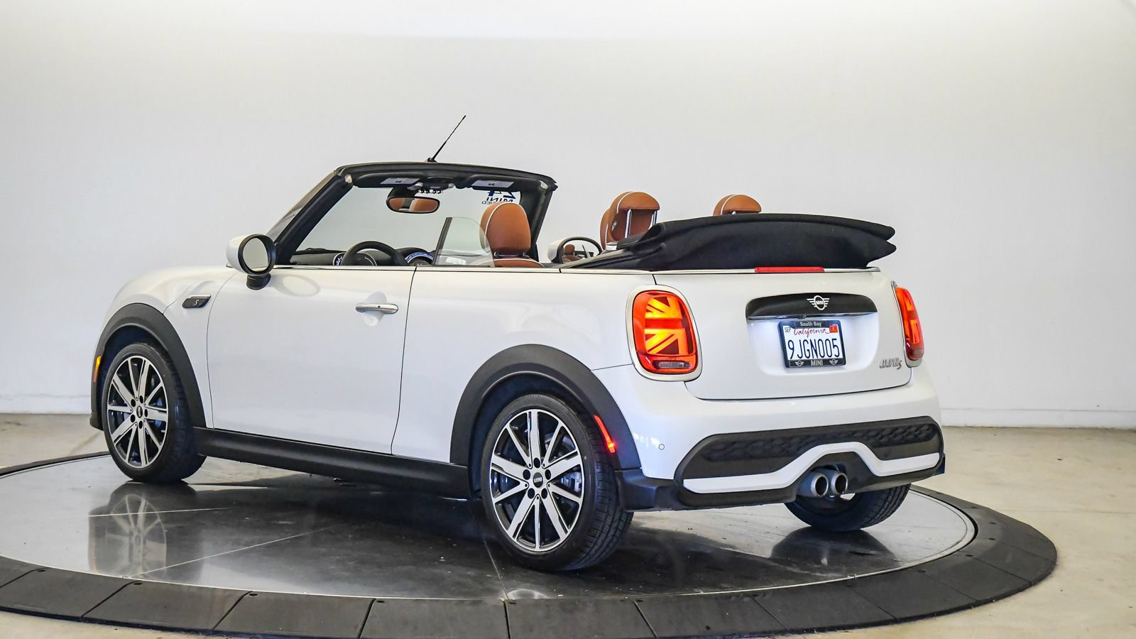 Certified 2024 MINI Cooper S w/ Signature Upholstery Package FWD image 33