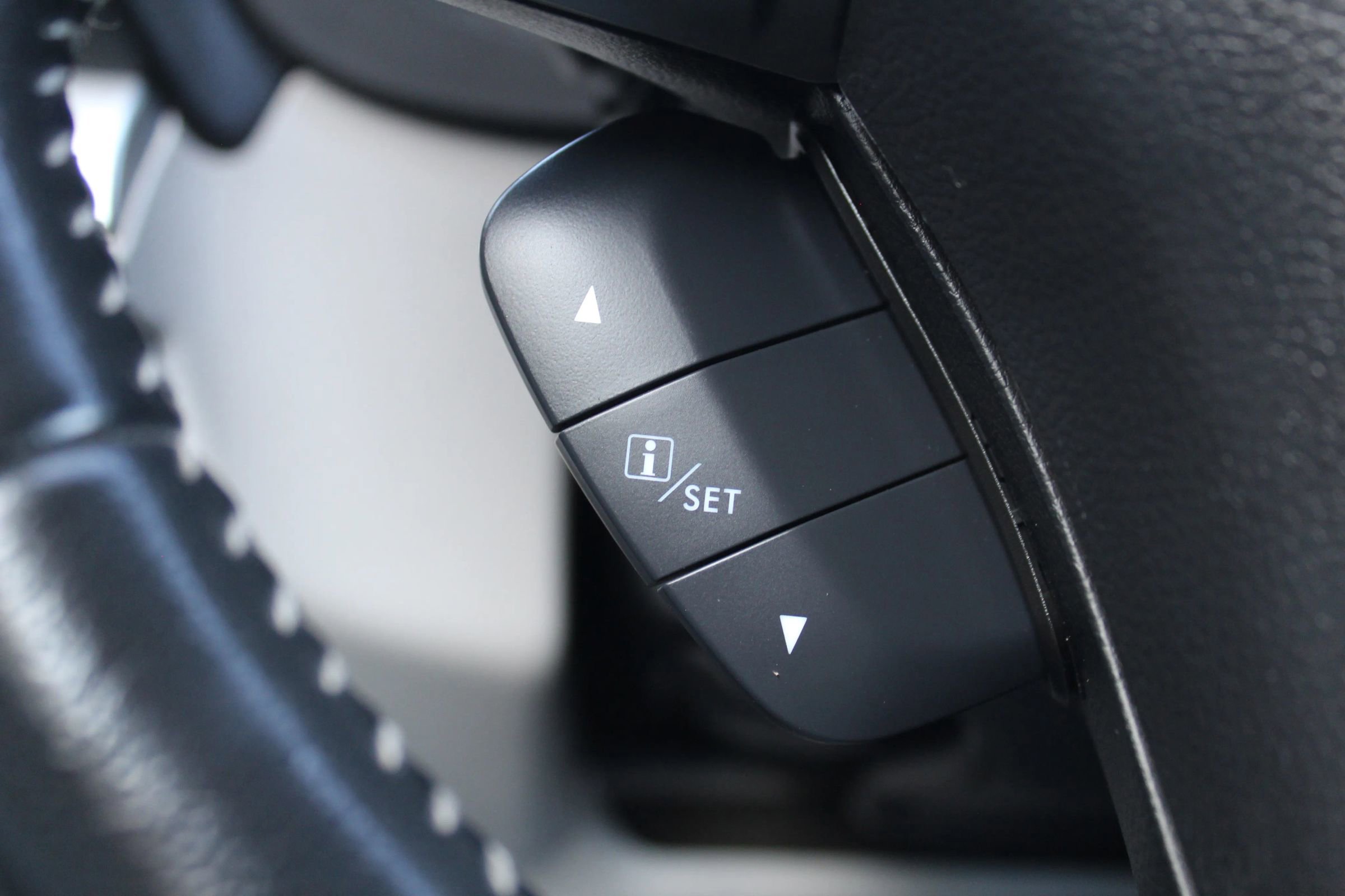 Used 2014 Subaru Forester 2.5i Limited image 27