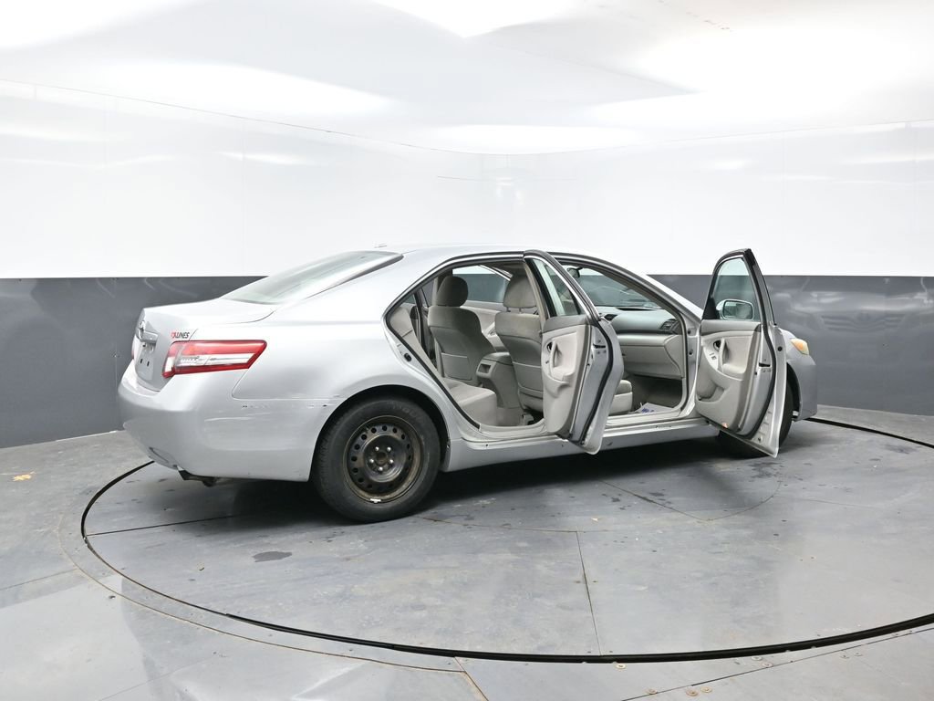 Used 2011 Toyota Camry LE image 53
