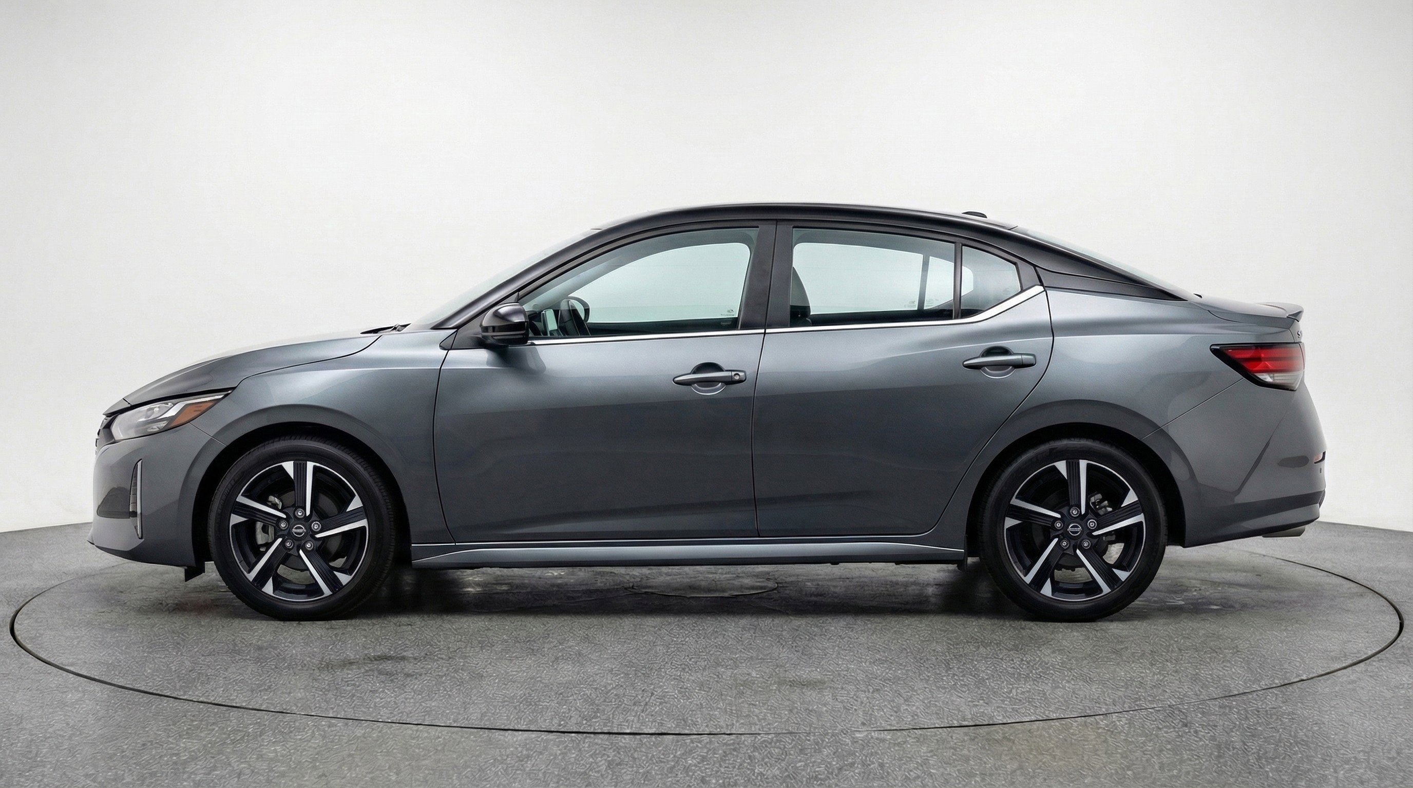 Used 2025 Nissan Sentra SV image 5