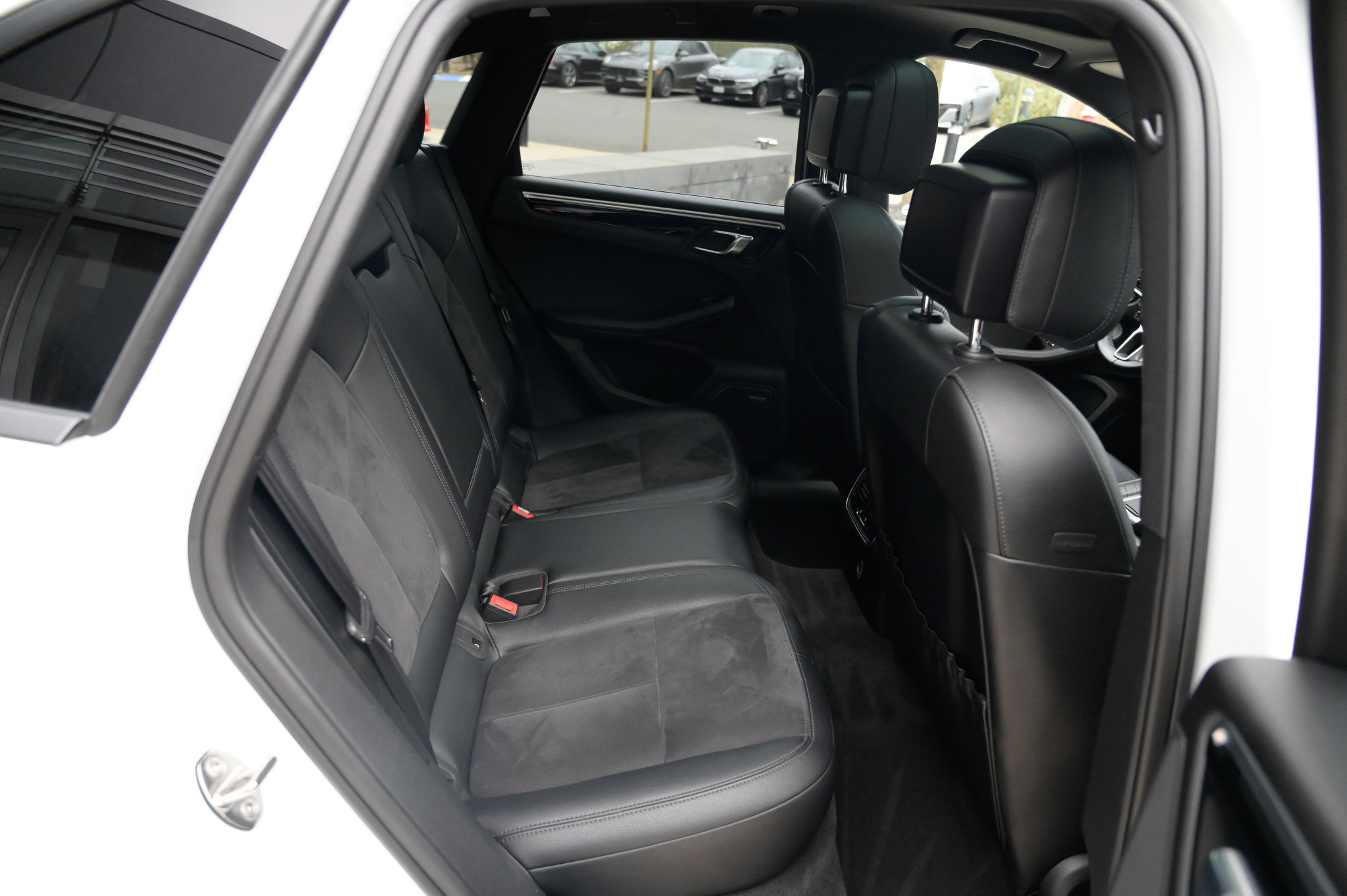Used 2018 Porsche Macan AWD/4WD image 48