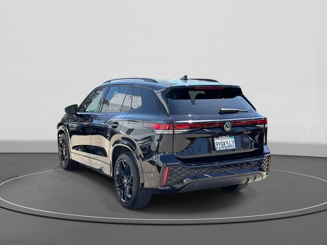 Certified 2025 Volkswagen Tiguan SE R-Line FWD image 3