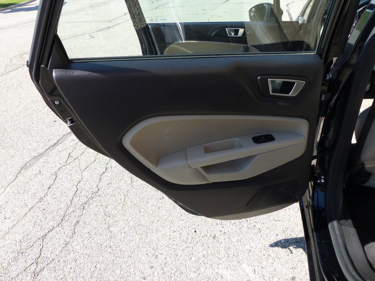 Used 2016 Ford Fiesta Titanium FWD image 35