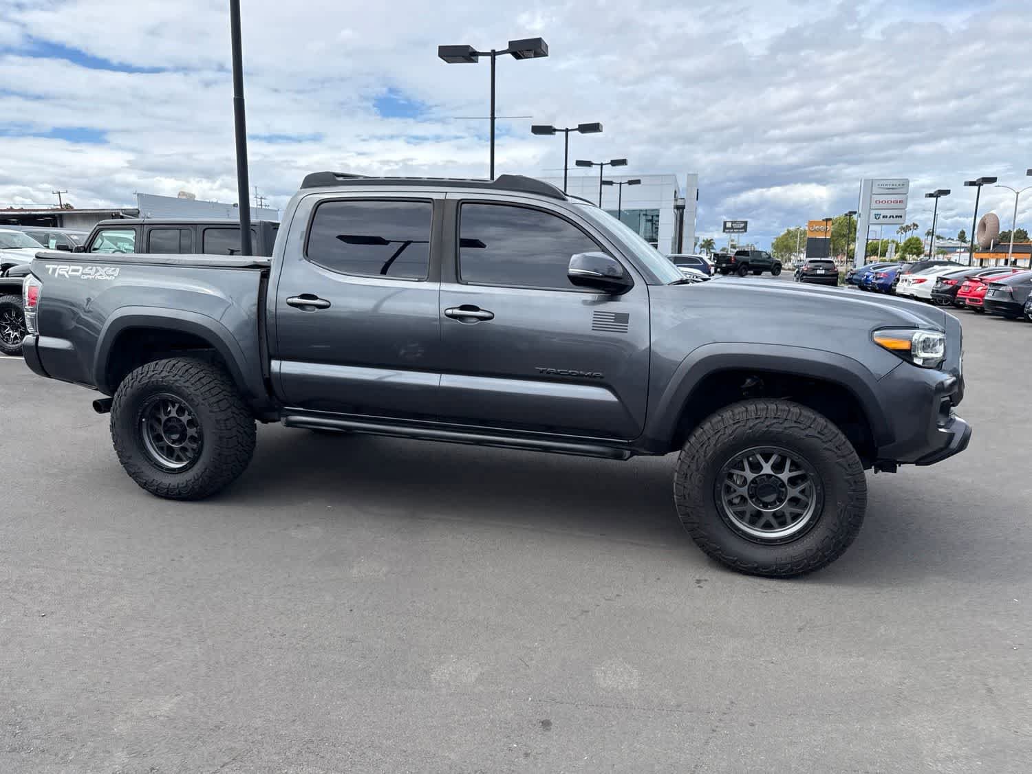 Used 2021 Toyota Tacoma TRD Off-Road w/ TRD Premium Off Road Package AWD/4WD image 8