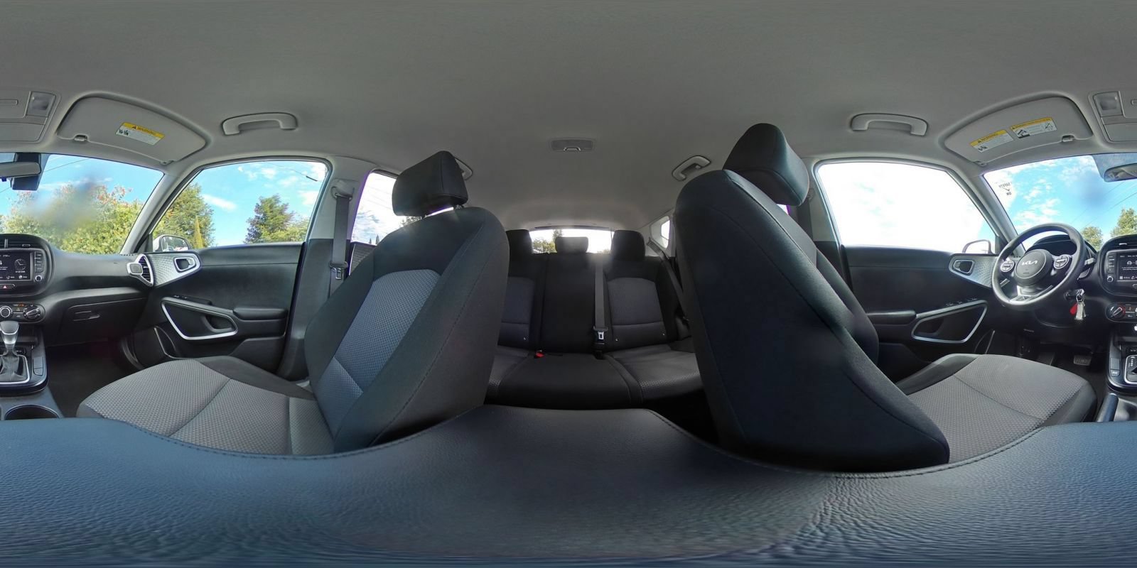 Used 2025 Kia Soul LX w/ LX Technology Package FWD image 40