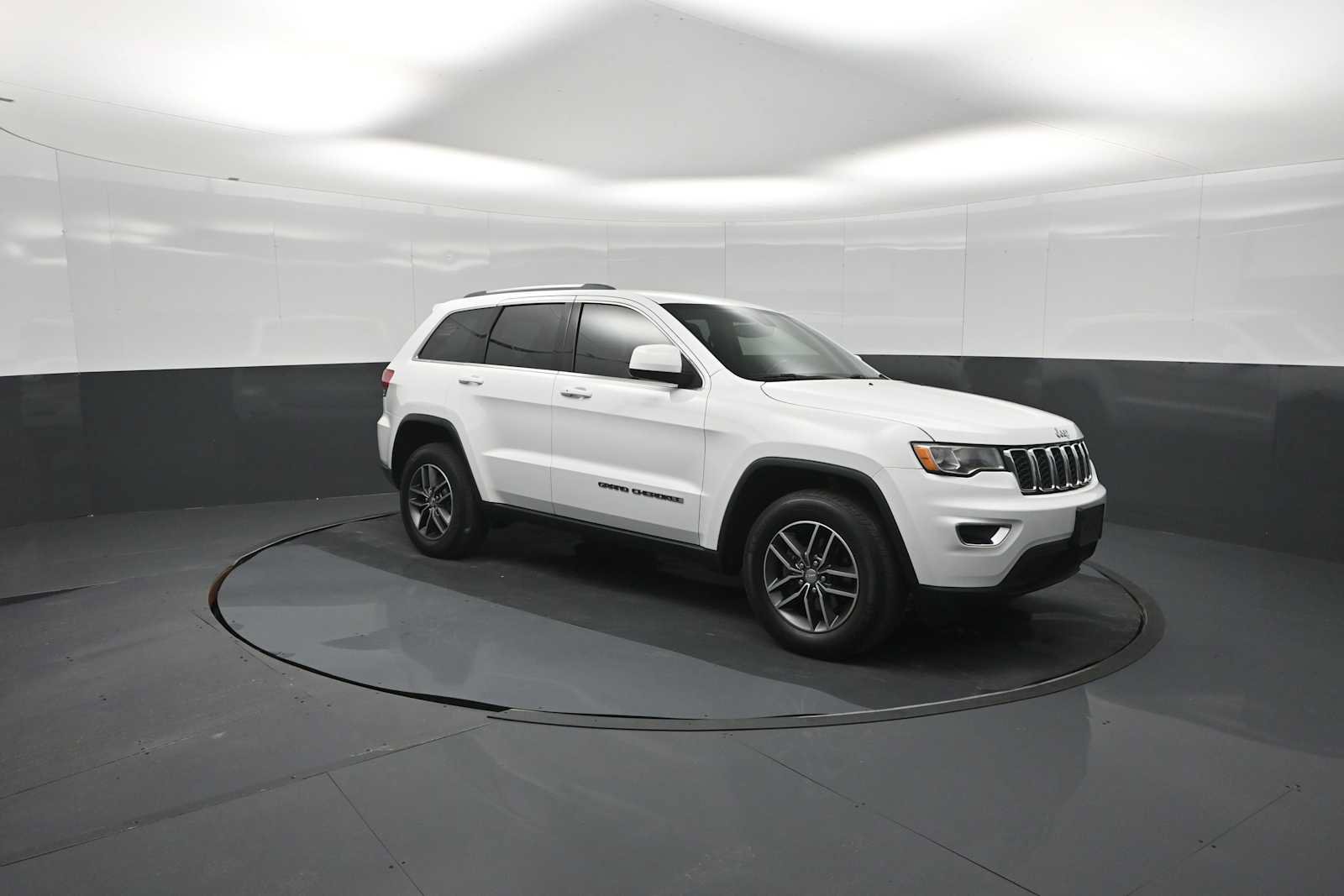 Used 2018 Jeep Grand Cherokee Laredo AWD/4WD image 54