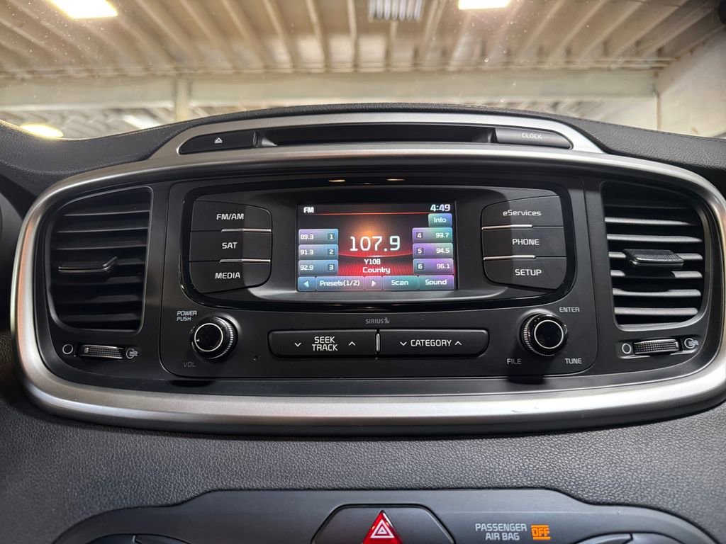 Used 2016 Kia Sorento LX w/ LX Convenience Package image 17