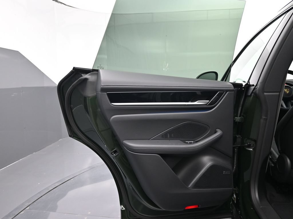 Certified 2025 Porsche Macan Electric RWD image 18