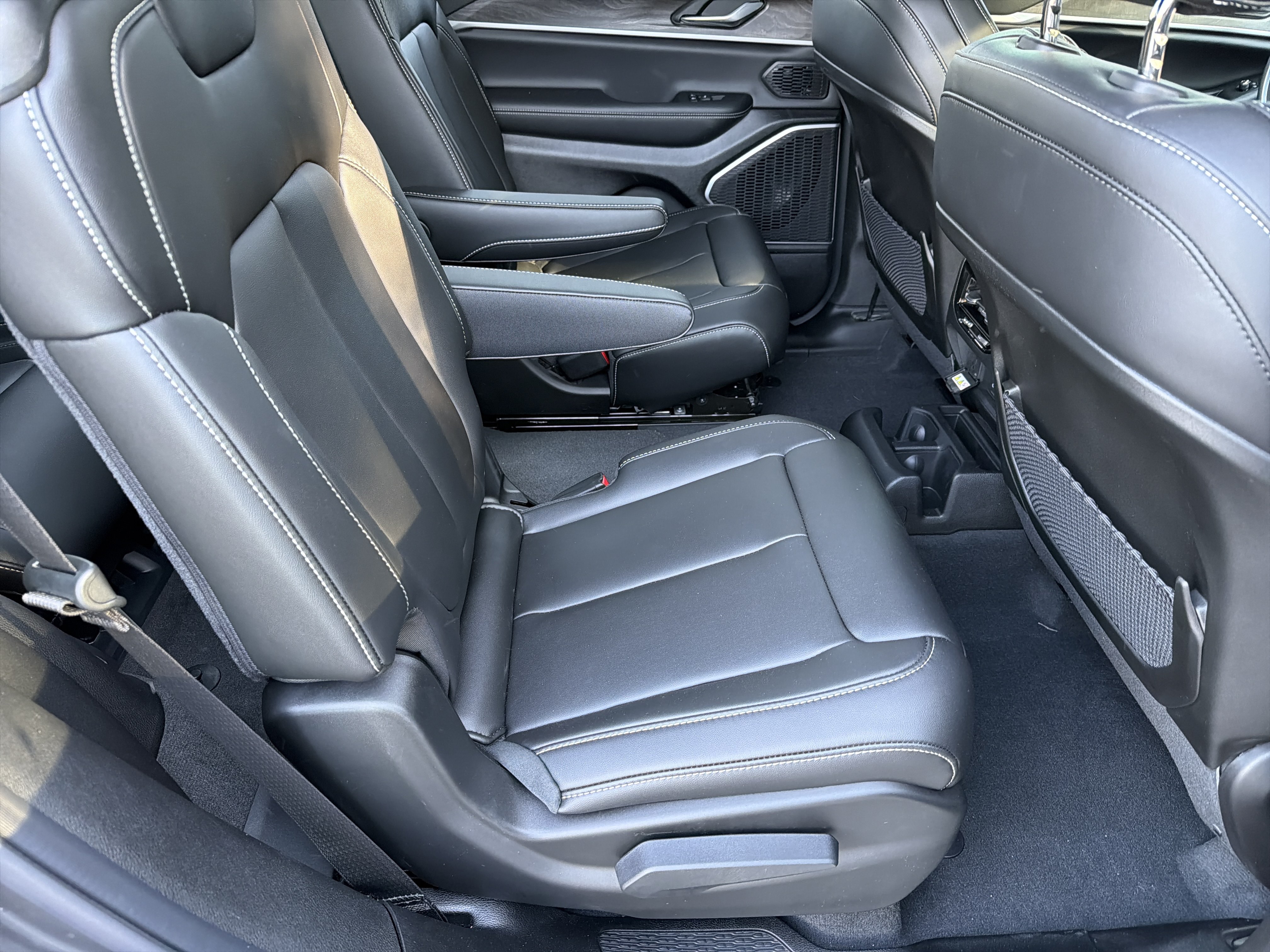 New 2026 Jeep Grand Cherokee L Limited w/ Limited Altitude Package AWD/4WD image 12