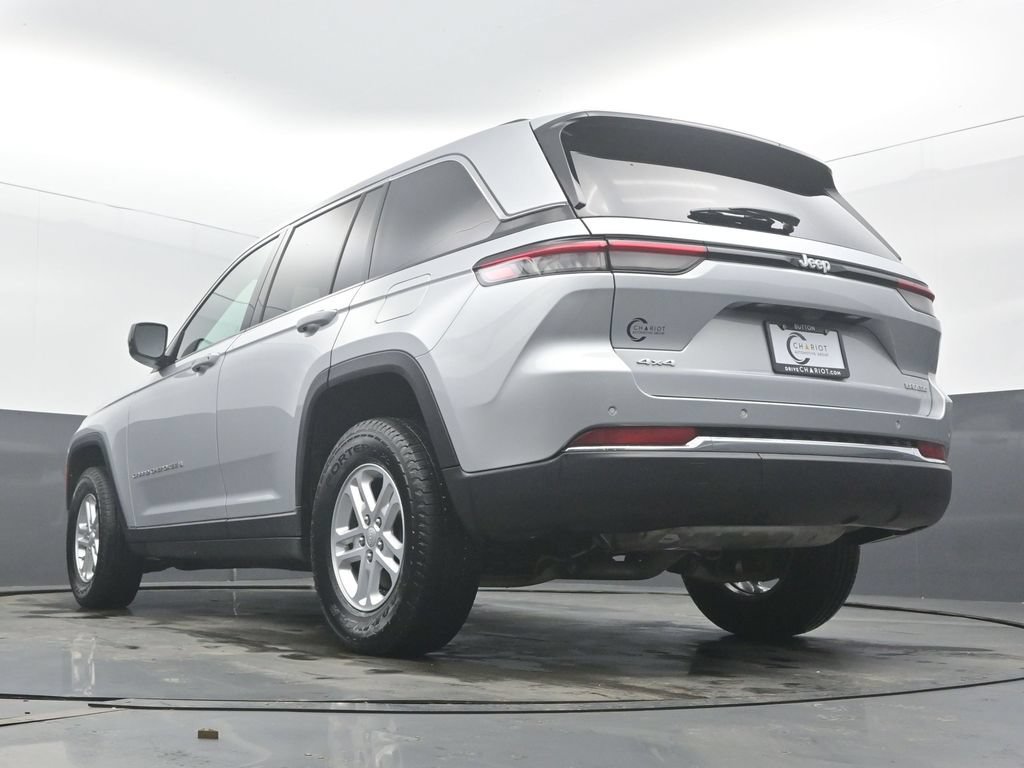 Used 2025 Jeep Grand Cherokee Laredo AWD/4WD image 54