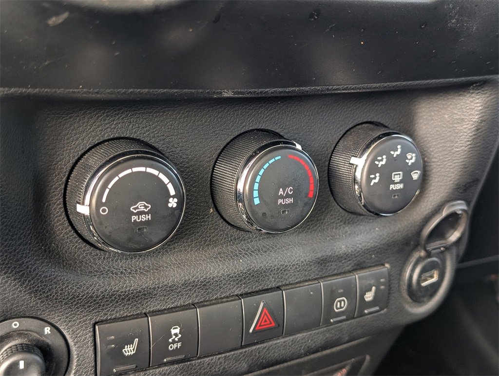 Used 2012 Jeep Wrangler Sahara image 28