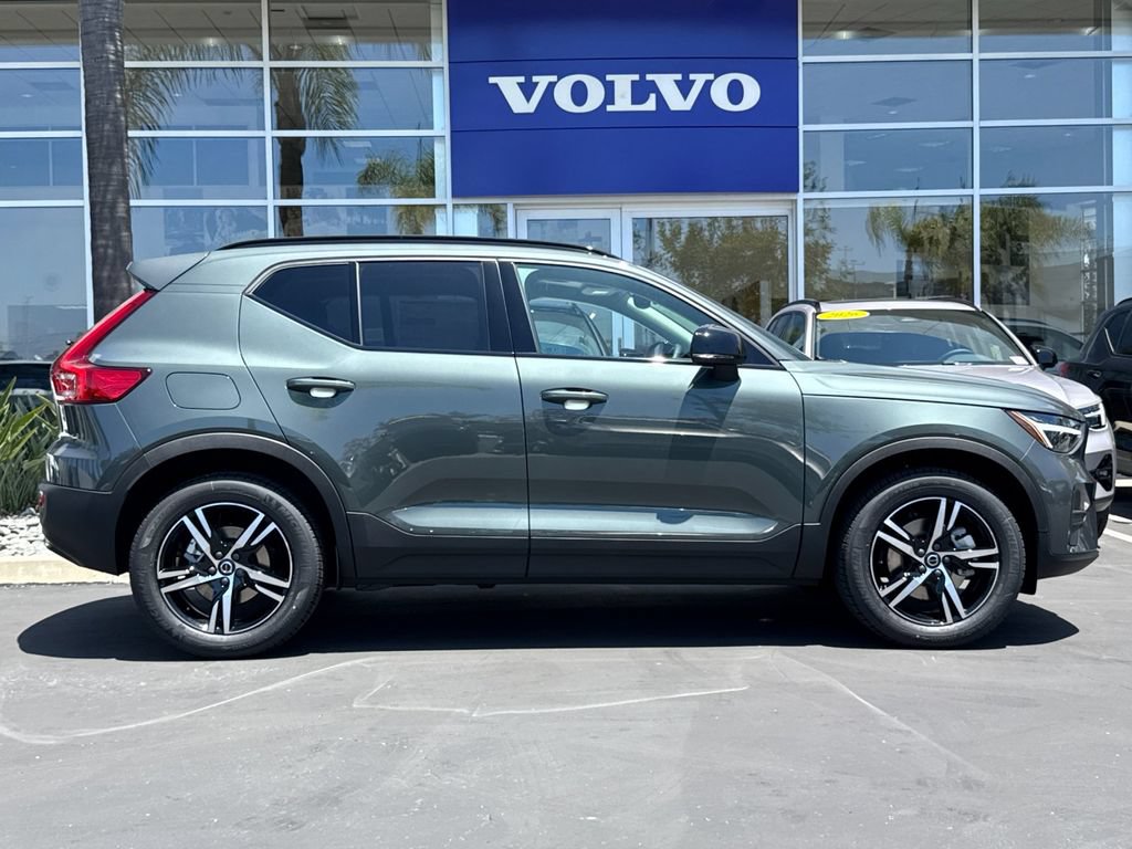New 2026 Volvo XC40 B5 Core w/ Protection Package Premier AWD/4WD image 6