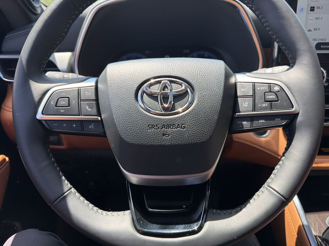 Used 2025 Toyota Highlander Platinum AWD/4WD image 10