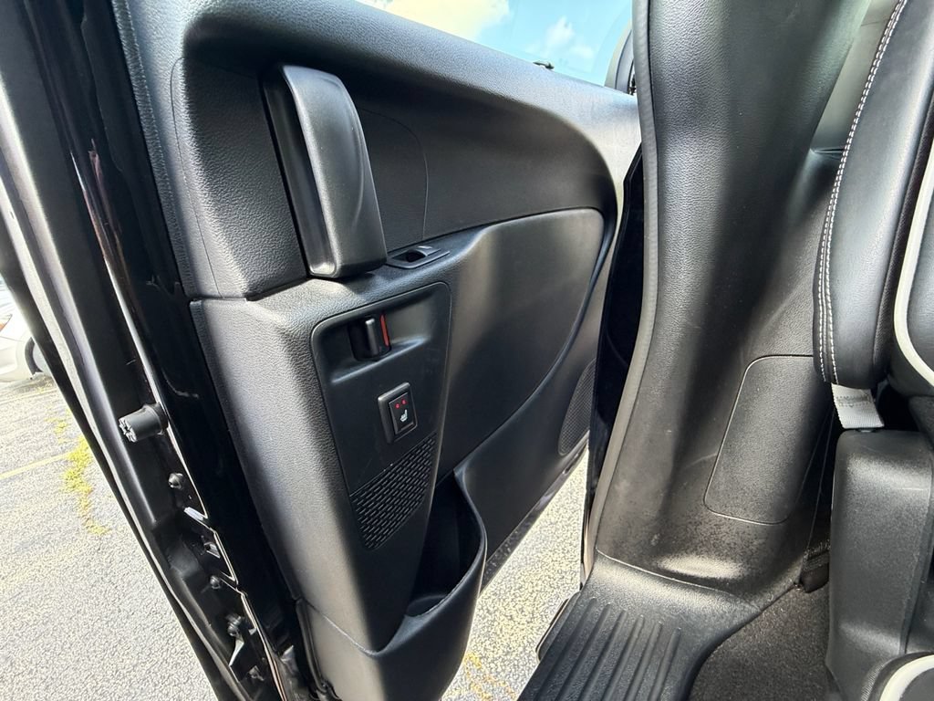 Used 2025 Chrysler Pacifica Limited FWD image 23