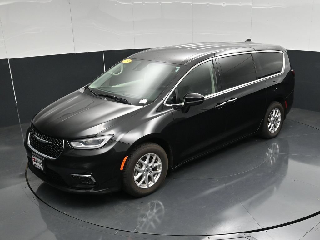 Used 2023 Chrysler Pacifica Touring-L FWD image 50