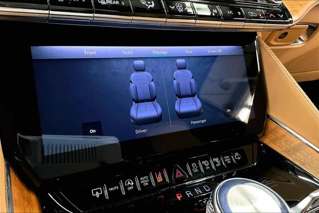 Used 2025 Jeep Grand Wagoneer L Series III w/ Rear-Seat Entertainment Group AWD/4WD image 38