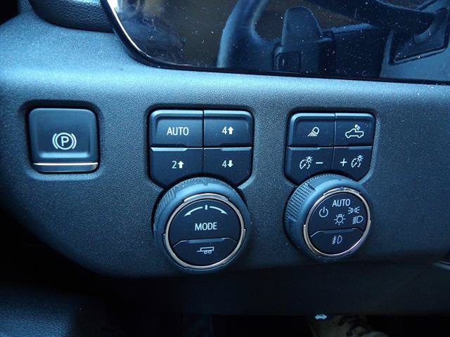 Used 2025 Chevrolet Silverado 1500 LTZ w/ LTZ Premium Package AWD/4WD image 19