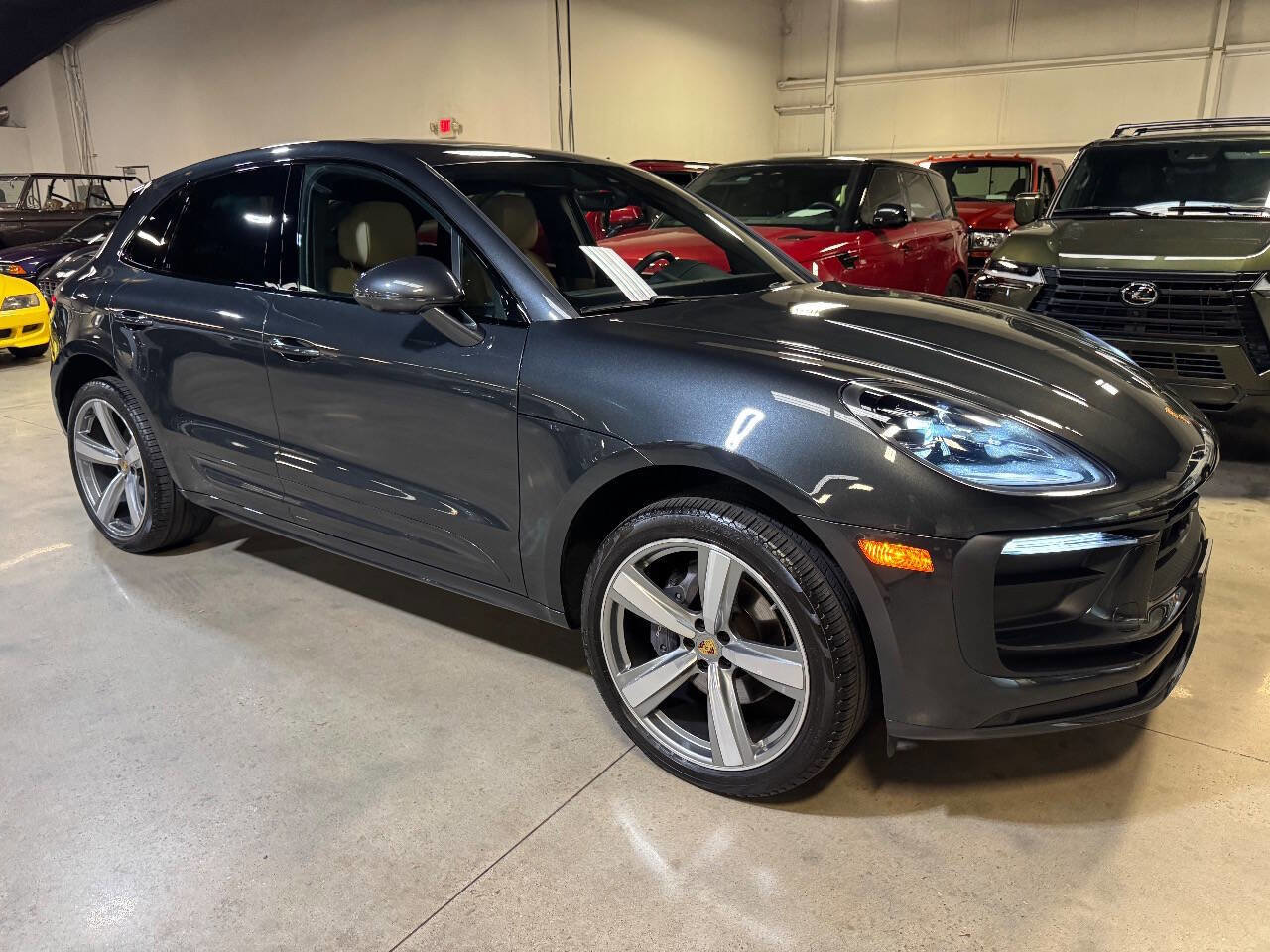 Used 2024 Porsche Macan w/ Premium Plus Package image 1