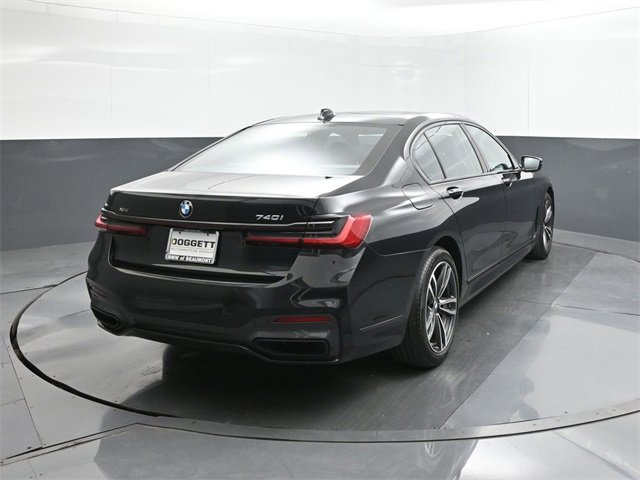 Used 2022 BMW 740i xDrive w/ M Sport Package image 11