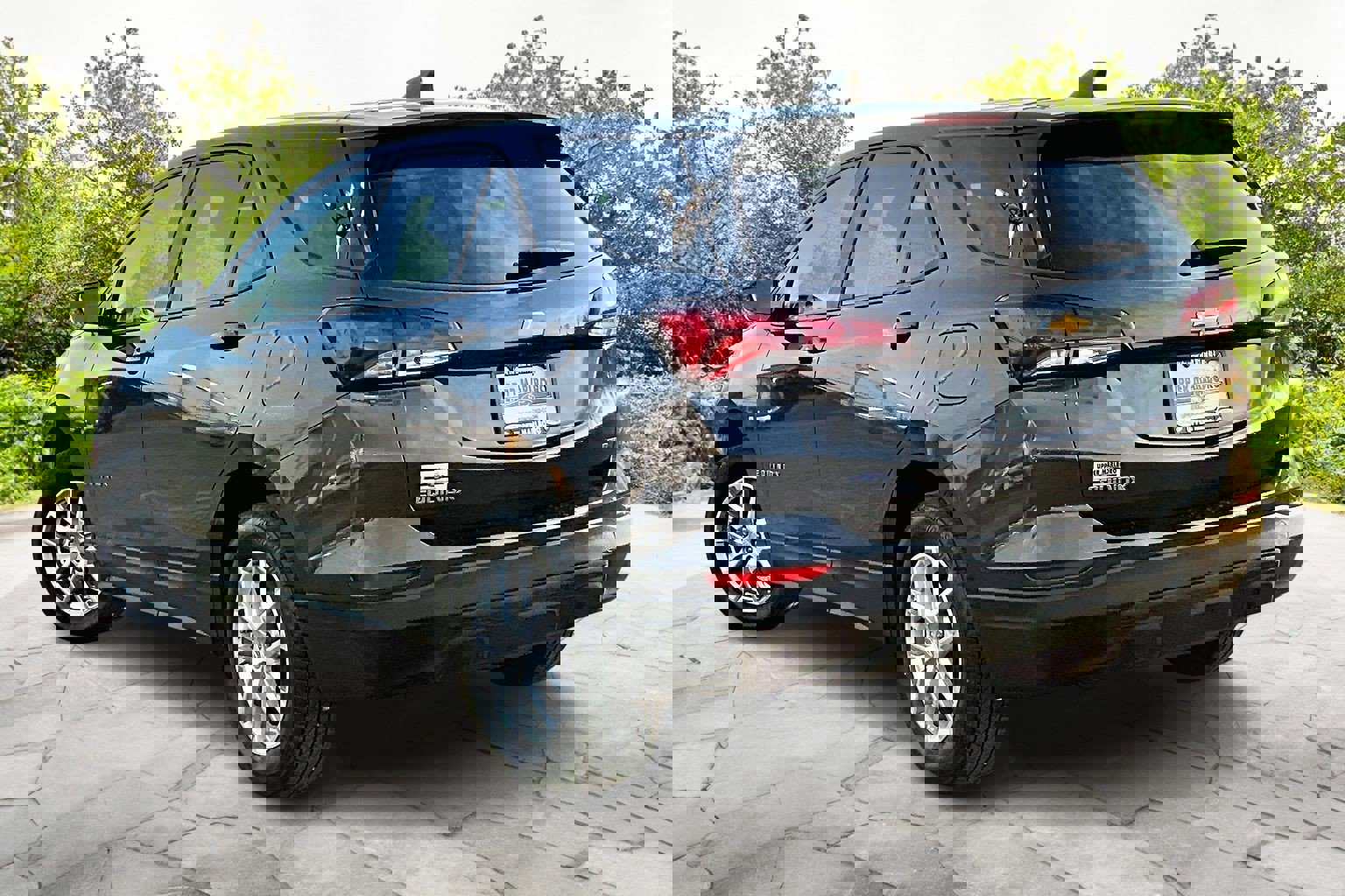 Used 2022 Chevrolet Equinox LS w/ LS Convenience Package image 2