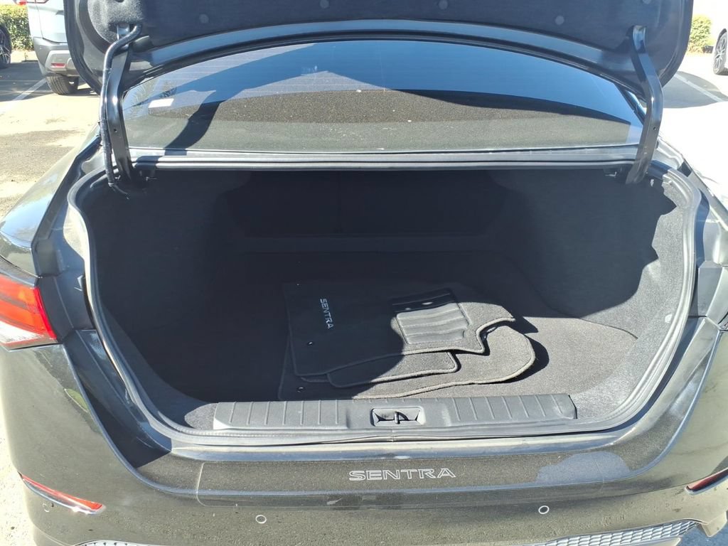 Certified 2023 Nissan Sentra SR FWD image 8