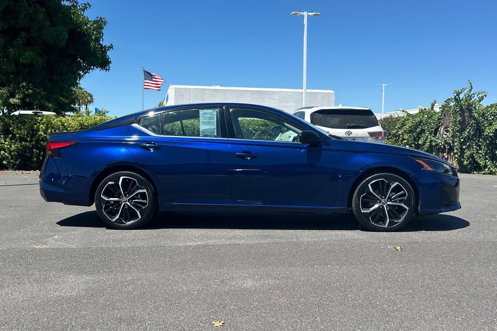 Certified 2024 Nissan Altima 2.5 SR FWD image 3